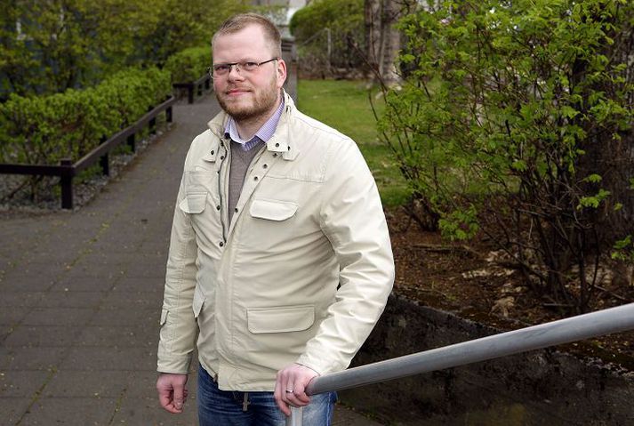 Lúðvík sendi Seðlabankanum undanþágubeiðni í maí og óskaði eftir því að fá staðfestingu fyrir móttöku til baka. Hann lét frímerki fylgja með svo Seðlabankinn slyppi við burðargjaldið. Í svarbréfi Seðlabankans fylgdi frímerkið með ásamt skýringum.
Fréttablaðið/Vilhelm