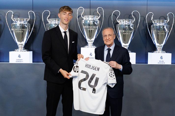 Dean Huijsen og Florentino Perez sáttir á svip eftir undirritun samningsins. 