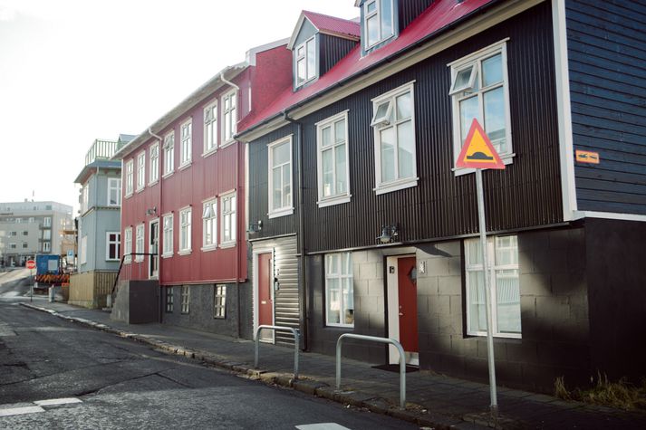 Jónsi á þó nokkuð margar eignir við Spítalastíg í Reykjavík.