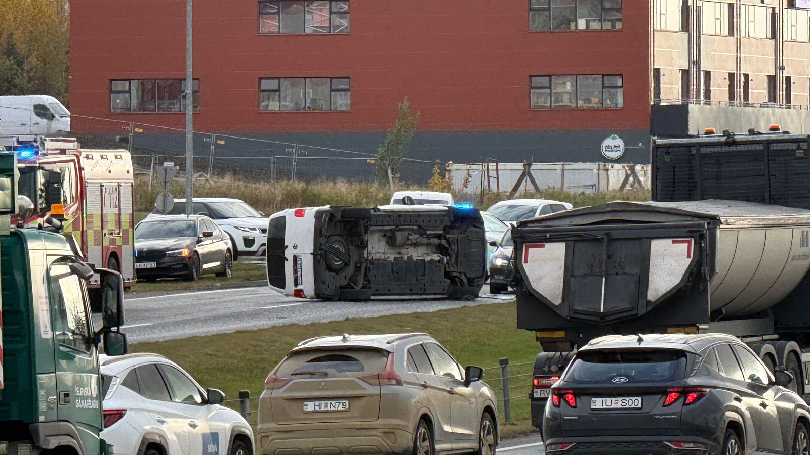 Bílvelta á Vestur­lands­vegi