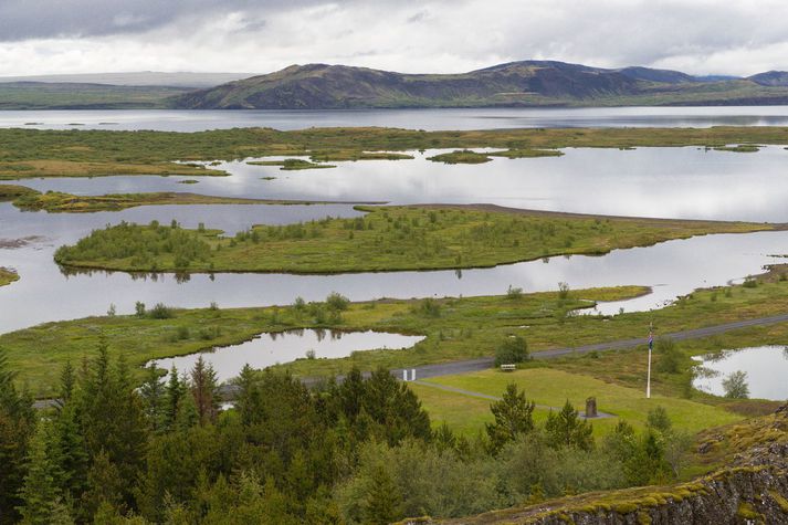 Frá húsinu er ágætt útsýni yfir Þingvallavatn.