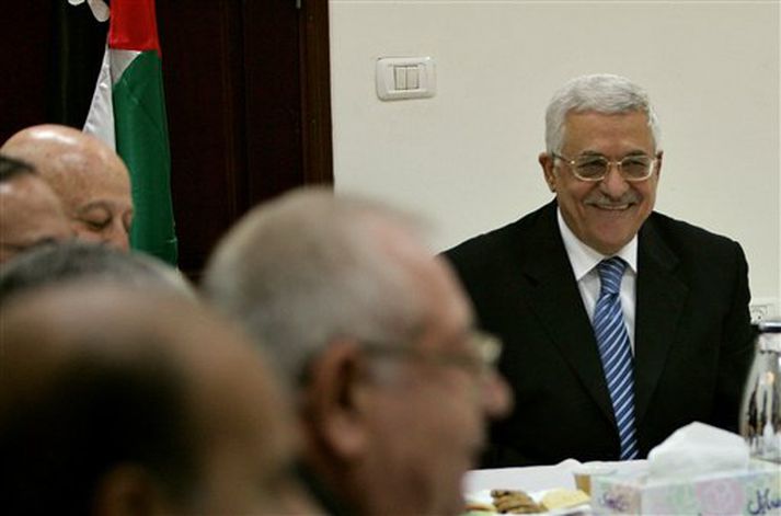Abbas fundar með samflokksmönnum sínum í gær.