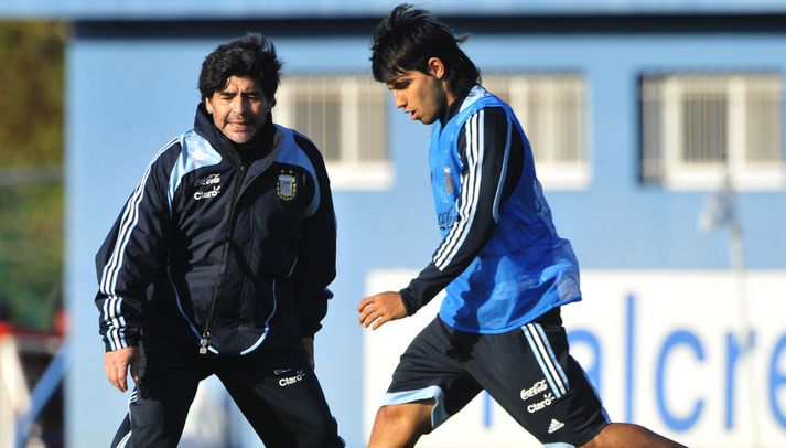 Maradona og Aguero saman á landsliðsæfingu um árið.