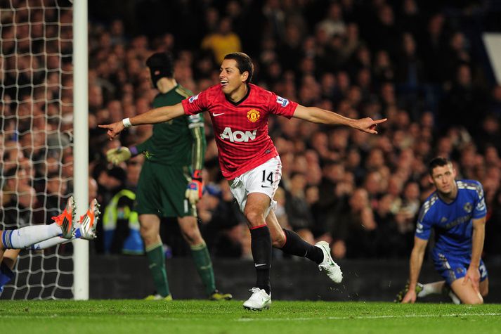 Javier Hernandez fagnar sigurmarki sínu.