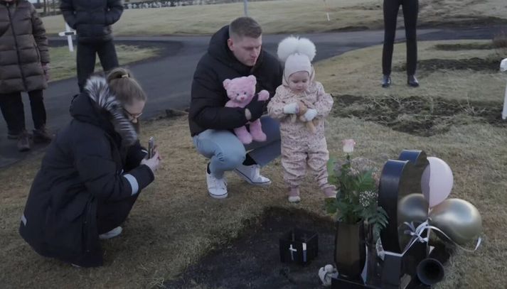 Falleg stund ári eftir að Aníta fæddi andvana barn.