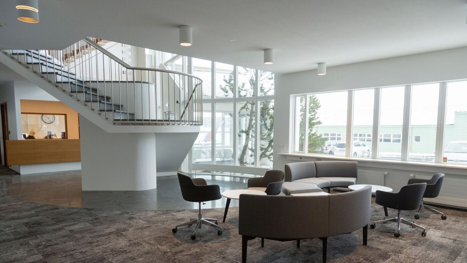 Á­rásar­maðurinn svartklæddi reyndist vera ættingi