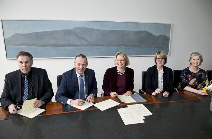 Háskólasjóður styrkir Árnastofnun um 11 milljónir.