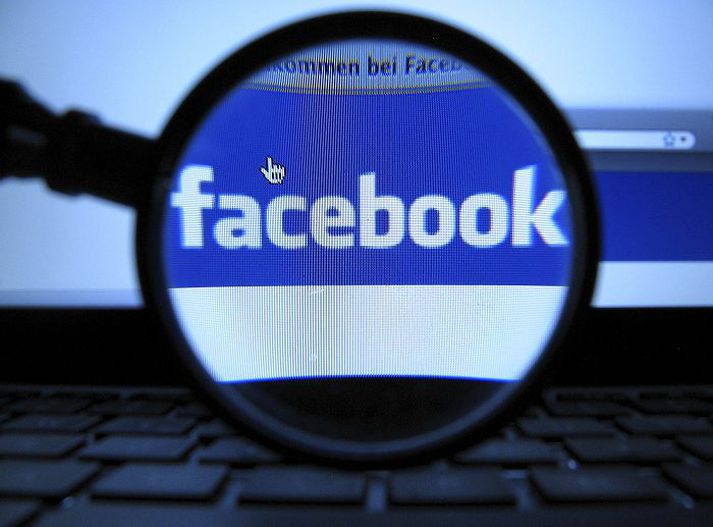 Almenningshlutafélagið Facebook er nú undir smásjá fjármálaeftirlits í Bandaríkjunum vegna gruns um að fjárfestum hafi verið mismunað í útboði á bréfum félagsins. 