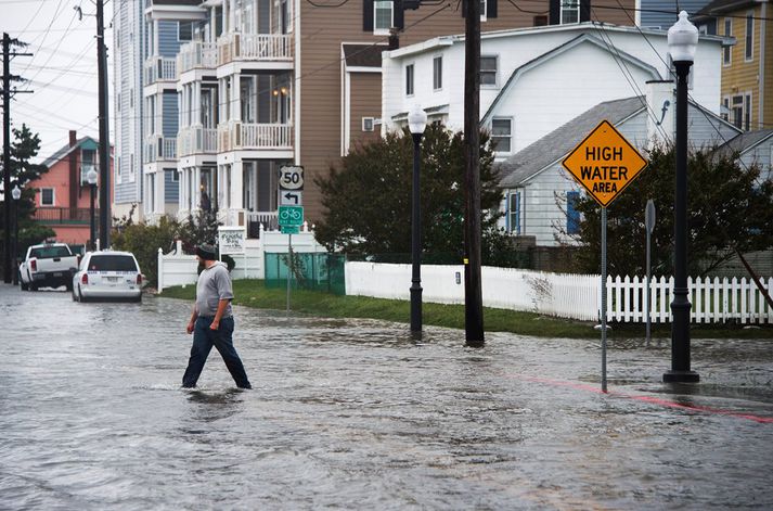 Íbúar Charleston undibúa sig nú fyrir flóð.