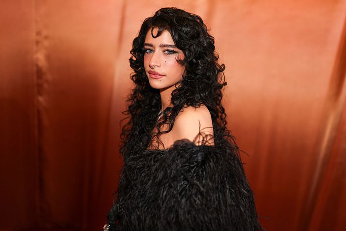 Odessa A'zion er rísandi stjarna í Hollywood og lék nýverið í stórmyndinni Marty Supreme og sjónvarpsþáttunum I Love LA.