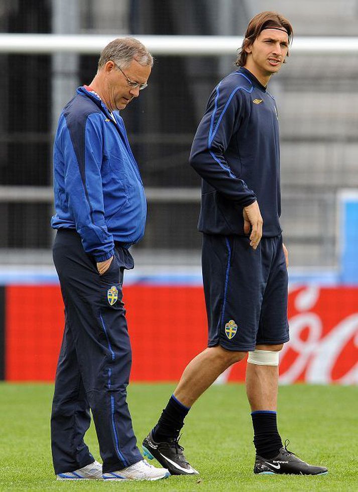 Lars notar munntóbak eins og ansi margir Svíar. Hér er hann ásamt landa sínum Zlatan Ibrahimovic.