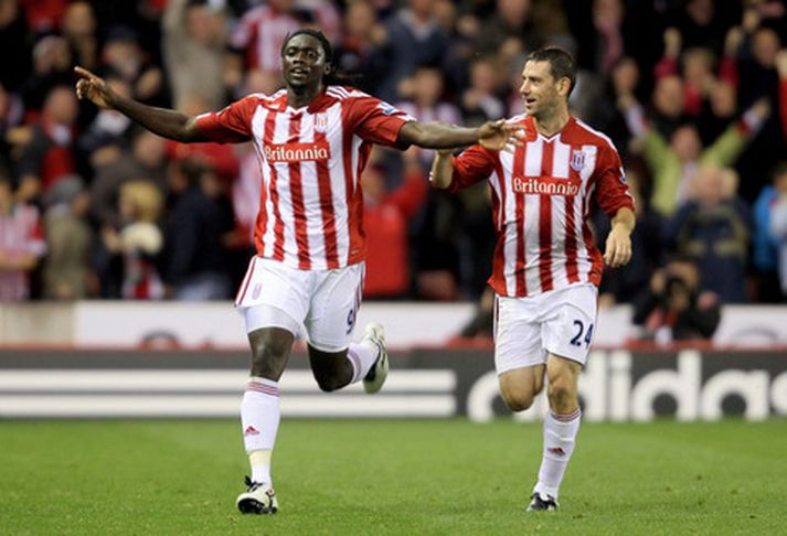 Kenwyne Jones, til vinstri, fagnar marki sínu í kvöld.