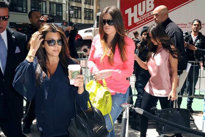 Kardashian fjölskyldan fær lítinn frið frá ljósmyndurum.