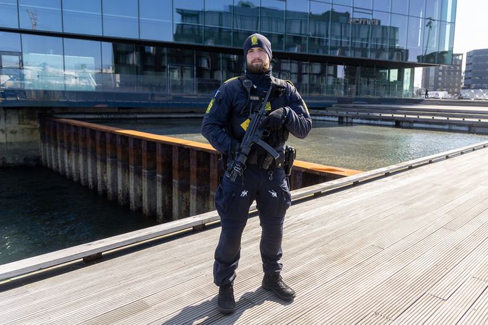 Gríðarlegur viðbúnaður var í miðborginni vegna leiðtogafundarins. Umboðsmaður spyr nú út í veru erlendra vopnaðra lögregluþjóna hér á landi. 