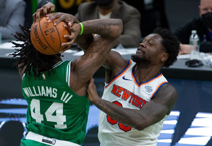 Úr leik New York Knicks og Boston Celtics í kvöld.