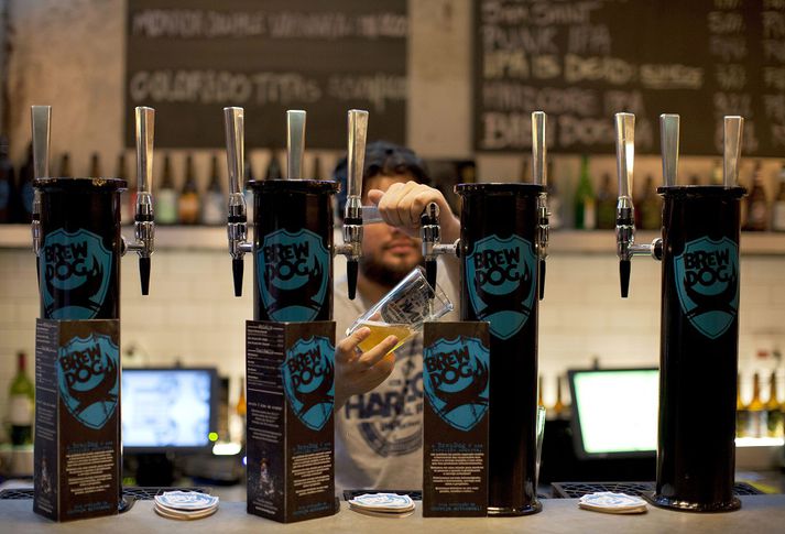 Þeir sem vilja þiggja slíkt boð þurfa einungis að taka mynd af sjálfum sér fyrir utan kjörstað og sýna starfsmönnum á börum BrewDog myndina.