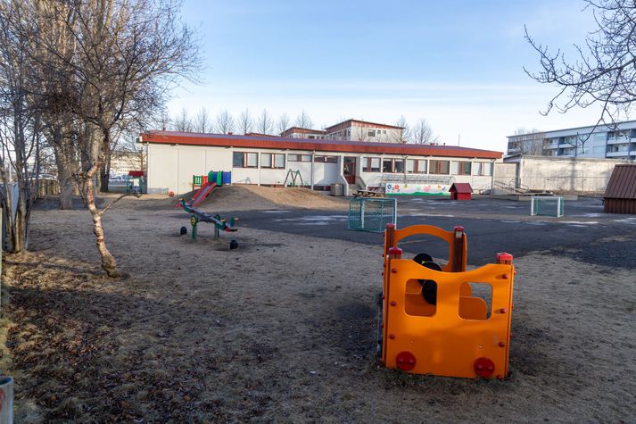 Áfram verður nokkur þurrt og kalt á höfuðborgarsvæðinu næstu daga. Loftgæði hafa veri slæm síðustu daga en það hefur blásið nokkuð í loft og loftið gæti hafa hreinsast í nótt. 