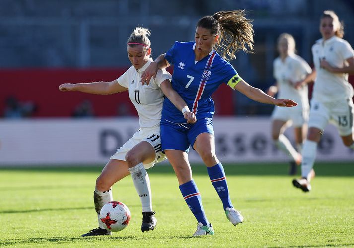 Landsliðsfyrirliðinn Sara Björk Gunnarsdóttir í leik gegn Þjóðverjum.