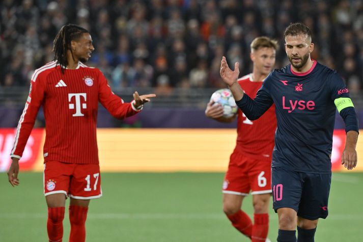 Zlatko Tripic komst í hausinn á leikmönnum Bayern og endaði Olise á að fá sitt fyrsta rauða spjald á ferlinum