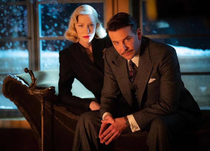 Cate Blanchett og Bradley Cooper í Nightmare Alley.