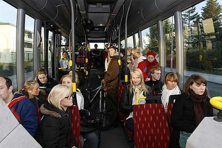 Hopp og hí í strætó.