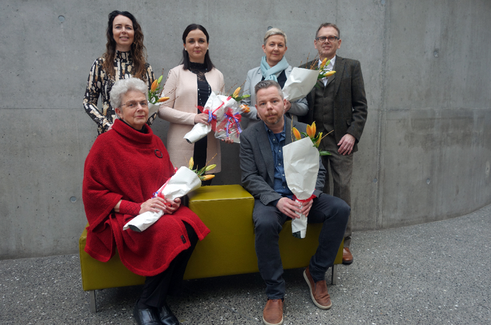 Aftari röð frá vinstri: Fanney Hauksdóttir, Þóra Sif Sigurðardóttir forstöðumaður Lögmannshlíðar, Edda Friðgeirsdóttir og Kristinn Björnsson. Fyrir framan þau sitja Jenný Karlsdóttir og Orri Harðarson.
