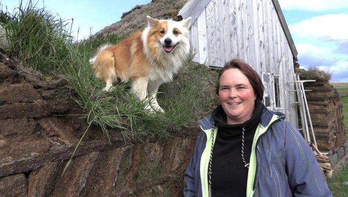 Evelyn Ýr Kuhne, ferðaþjónustubóndi á Lýtingsstöðum ásamt Sóma sínum.