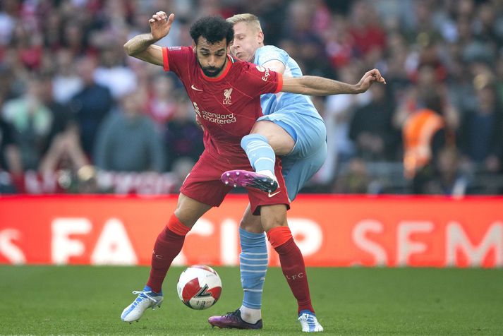 Mohamed Salah hjá Liverpool í baráttunni við Oleksandr Zinchenko hjá Manchester City í bikarleik liðanna á dögunum.