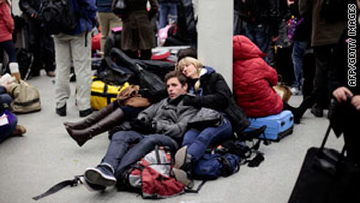 Strandaglópar bíða á endastöð Eurostar Bretlandsmegin.