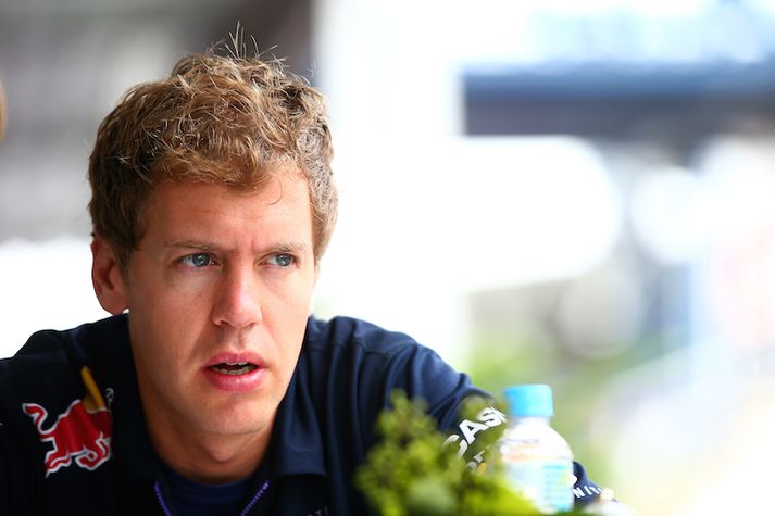 Vettel íhugaði að hætta en skipti svo yfir til Ferrari þegar sæti losnaði þar.