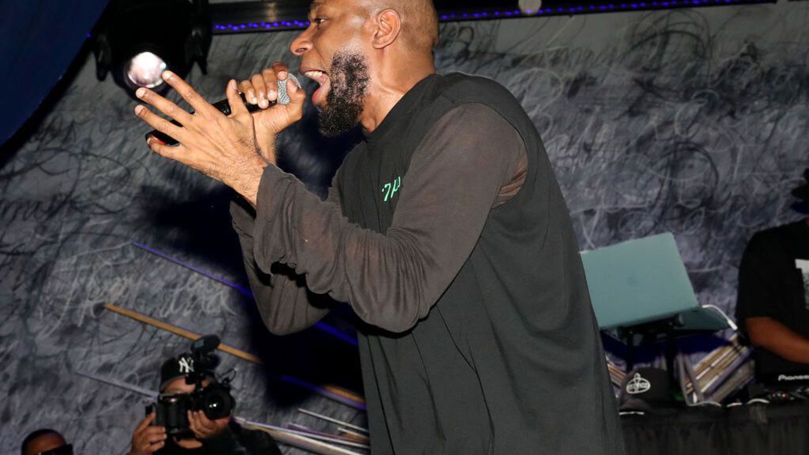 Tón­leikum Yasiin Bey frestað með dags fyrir­vara fram á haust