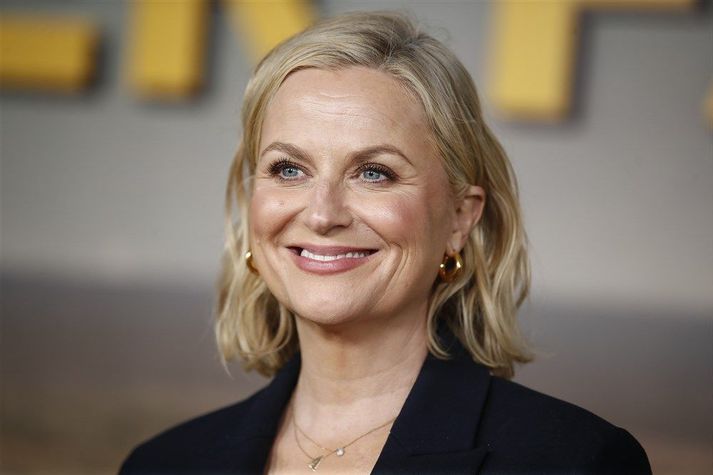 Leikkonan Amy Poehler birti myndband sem tekið var upp á Íslandi í gær.