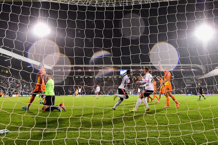 Hugo Rodallega fagnar öðru marka sinna í kvöld.