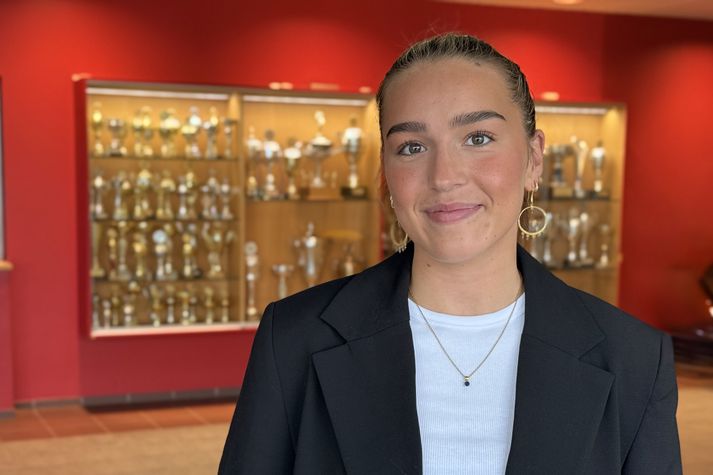 Elín Klara Þorkelsdóttir hefur slegið í gegn með meistaraliði Savehof og tekur brátt skrefið í stærri deild sem henni hefur dreymt um að spila í.