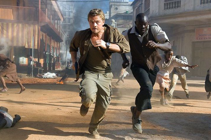 Blood Diamond fjallar öðrum þræði um blóðug átök í Síerra Leóne. Leonardo DiCaprio er hent inn í miðja þessa atburðarás í myndinni, sem þykir hörð og óvægin.
