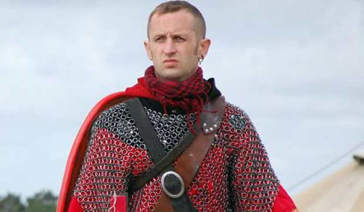Neil Ashton er afar sannfærandi í hlutverki.