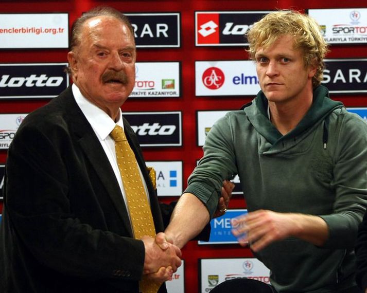 Skegg er ekki bara skegg. Cavcav er til að mynda hrifinn af yfirvaraskeggi en vill ekki sjá alskegg. Þessi leikmaður fékk samning hjá hans félagi enda vel rakaður.