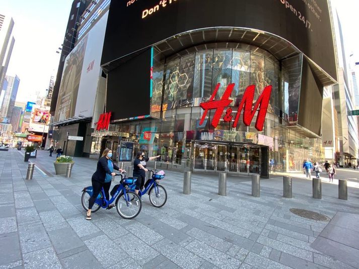Verslun H&M á Times torgi í New York í Bandaríkjunum.