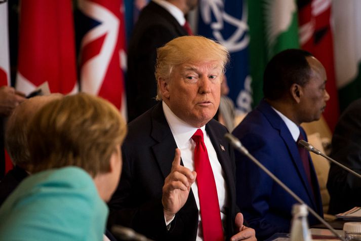 Donald Trump ræðir hér við Angelu Merkel á fundi G7-ríkjanna á Sikiley á dögunum.