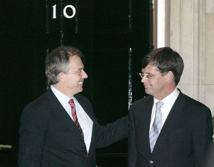 Ósammála Blair. Hollenski forsætisráðherrann Jan Peter Balkenende kveður Blair fyrir utan Downing-stræti 10 í gærkvöldi.