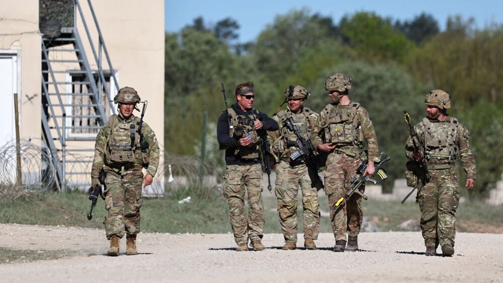 Segir Nato nú reyna að skilja á­kvörðun um að aftur­kalla her­afla