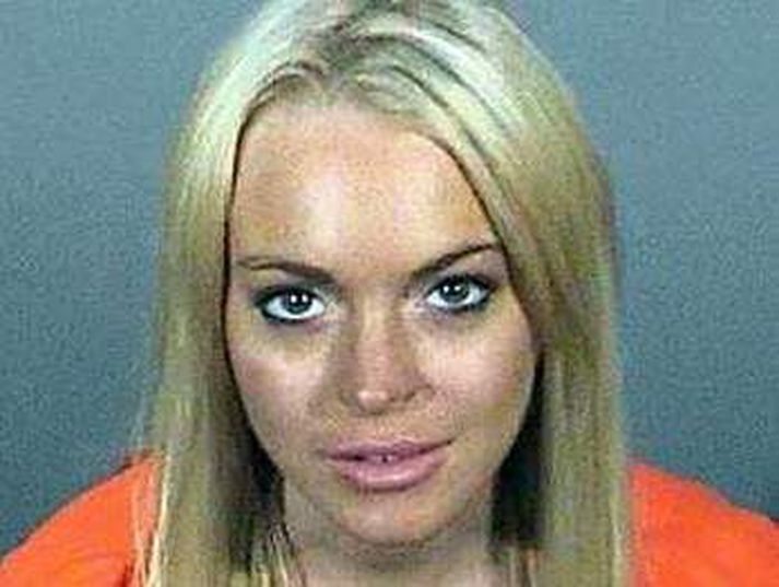 Lindsey Lohan mun þurfa að dúsa í fangelsi í mánuð, eftir að hafa fallið á lyfjaprófi meðan hún var á skilorði.