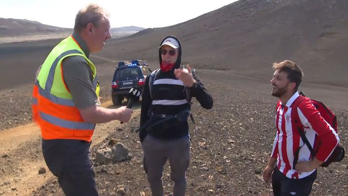 Igor og Wojciech var fyrst snúið við en síðan sagt að þeir mættu fara að gosstöðvunum.