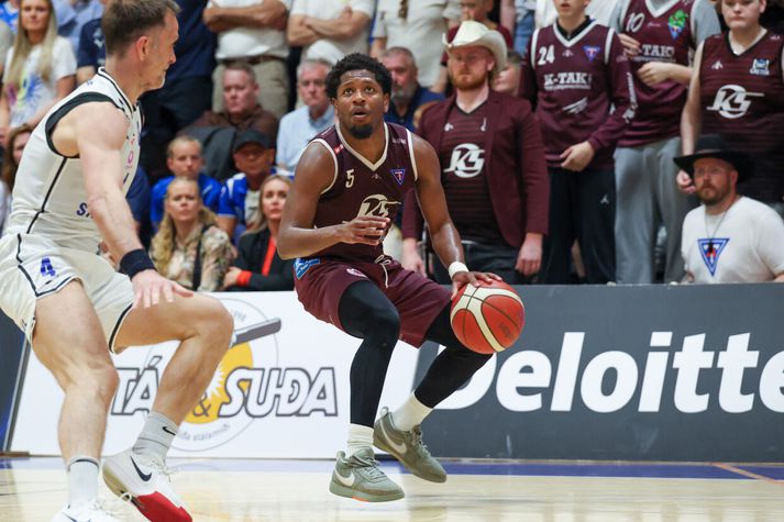 Dedrick Basile var með 13 stig og 8 stoðsendingar á móti Stjörnunni en hitti aðeins úr 29 prósent skota sinna (4 af 14). Talsverð umræða var um framtíð hans á Króknum. 