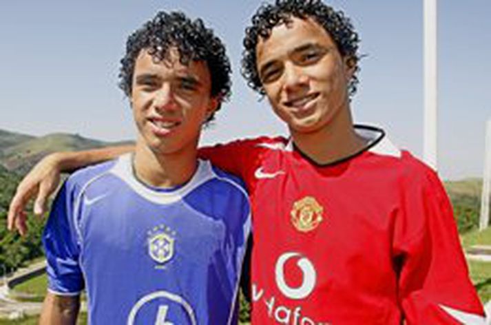Fabio og Rafael Pareira da Silva ganga í raðir United í sumar