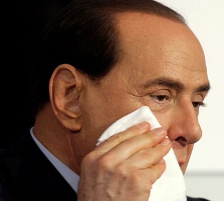 Berlusconi getur huggað sig við að margt bendir til að hann verði forsætisráðherra á ný, en þingkosningar eru á næstunni á Ítalíu.