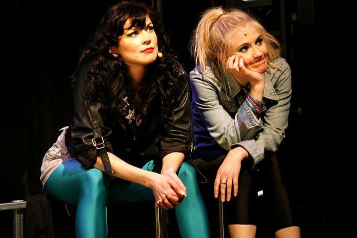 Halla Vilhjálmsdóttir og Lovísa Gunnarsdóttir í hlutverkum sínum í Footloose.