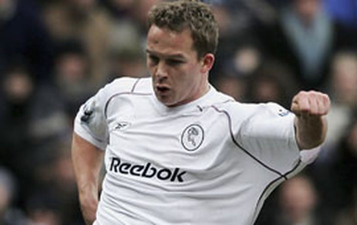 Kevin Davies skoraði fyrra mark Bolton í auðveldum sigri á lélegu liði Tottenham í dag