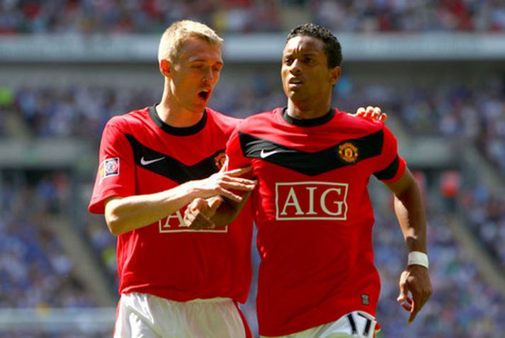 Nani fagnar marki sínu í leik United gegn Chelsea í gær.