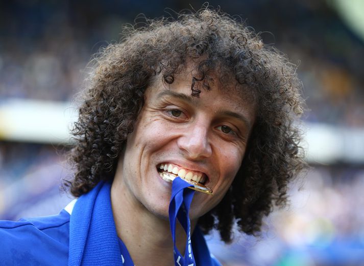 Luiz elskar að fagna titlum með Chelsea.